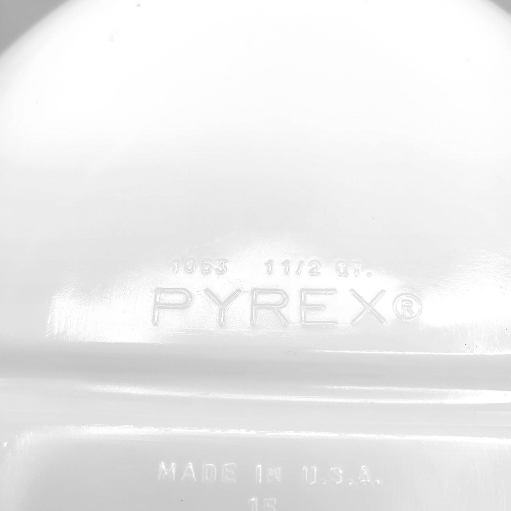 Vintage Pyrex Divided Casserole Dish White Milk Glass #1063 11/2 Qt - Picture 2 of 6